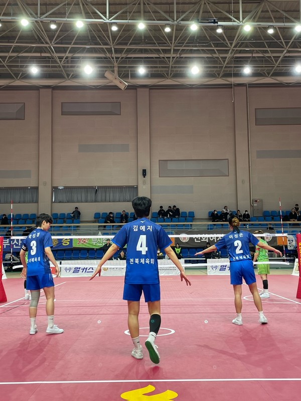 경기하고 있는 김예지양(등 넘버 4번)과 함께 경기하는 팀내 동료 2명의 선수를 포함하여 3명이 목회자 자녀인 것으로 알려지고 있다.