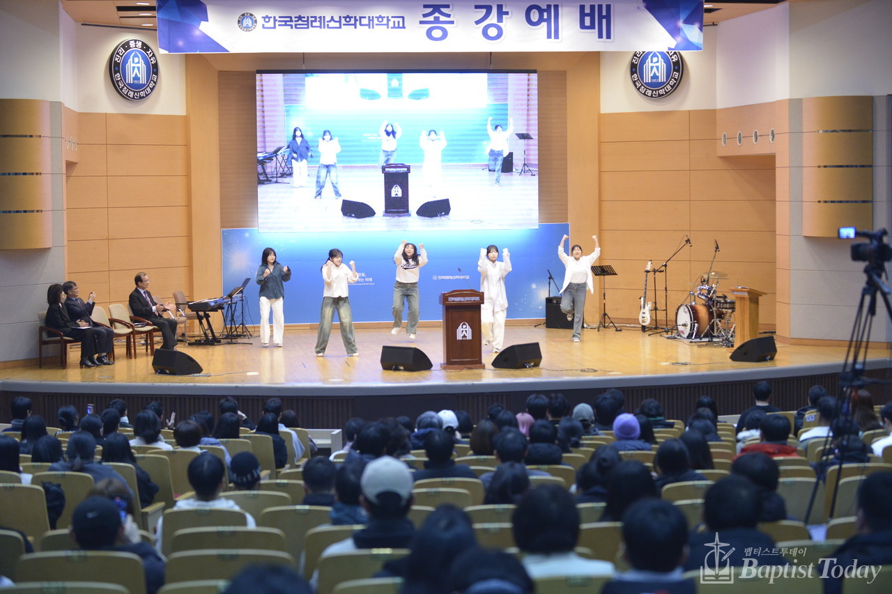 학생 댄싱팀의 찬무