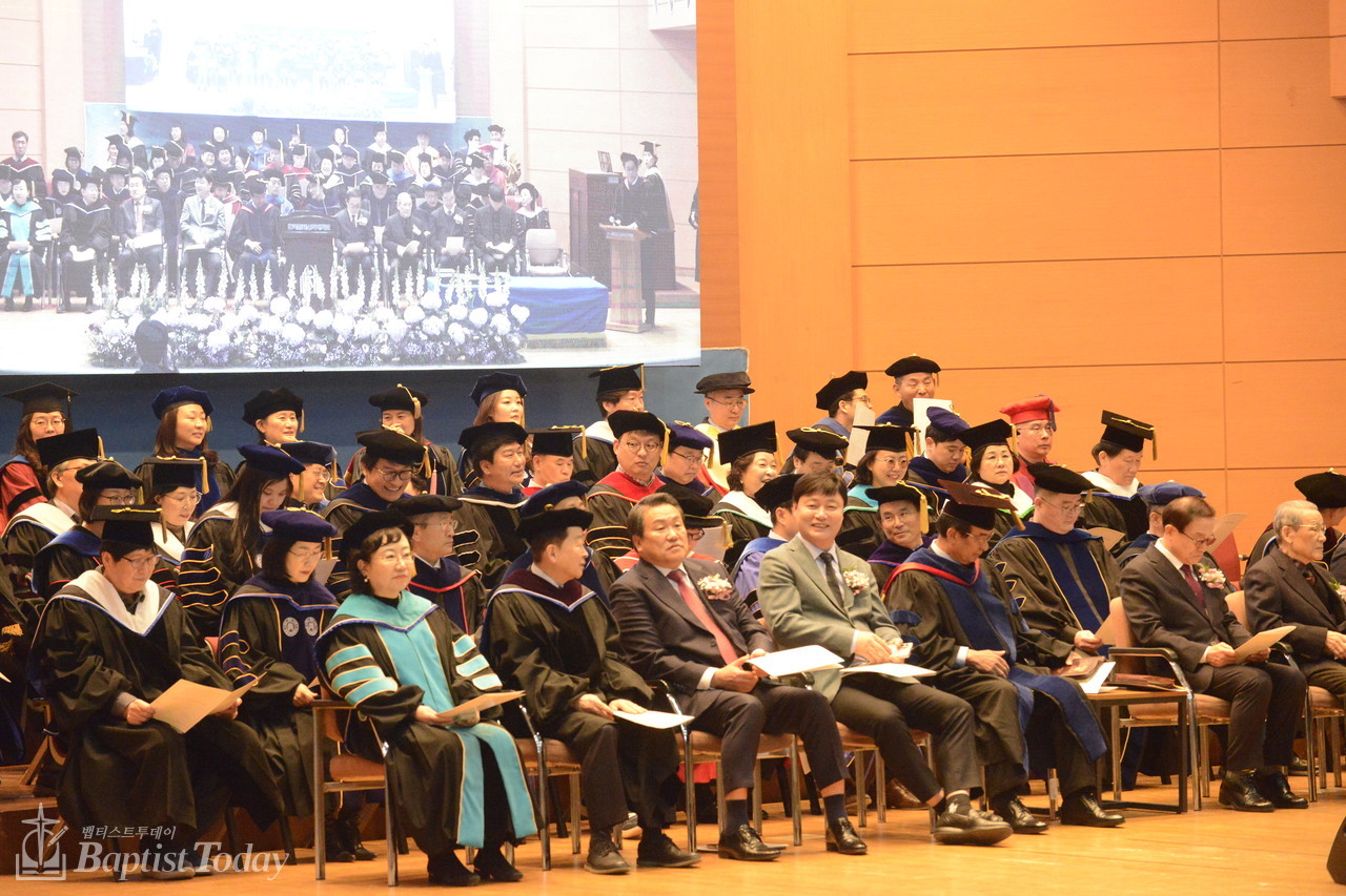 학위수여식  격려사 : 총무 김일엽 목사;  축사 : 총동창회장 조요한 목사;  축도 허긴 전 총장